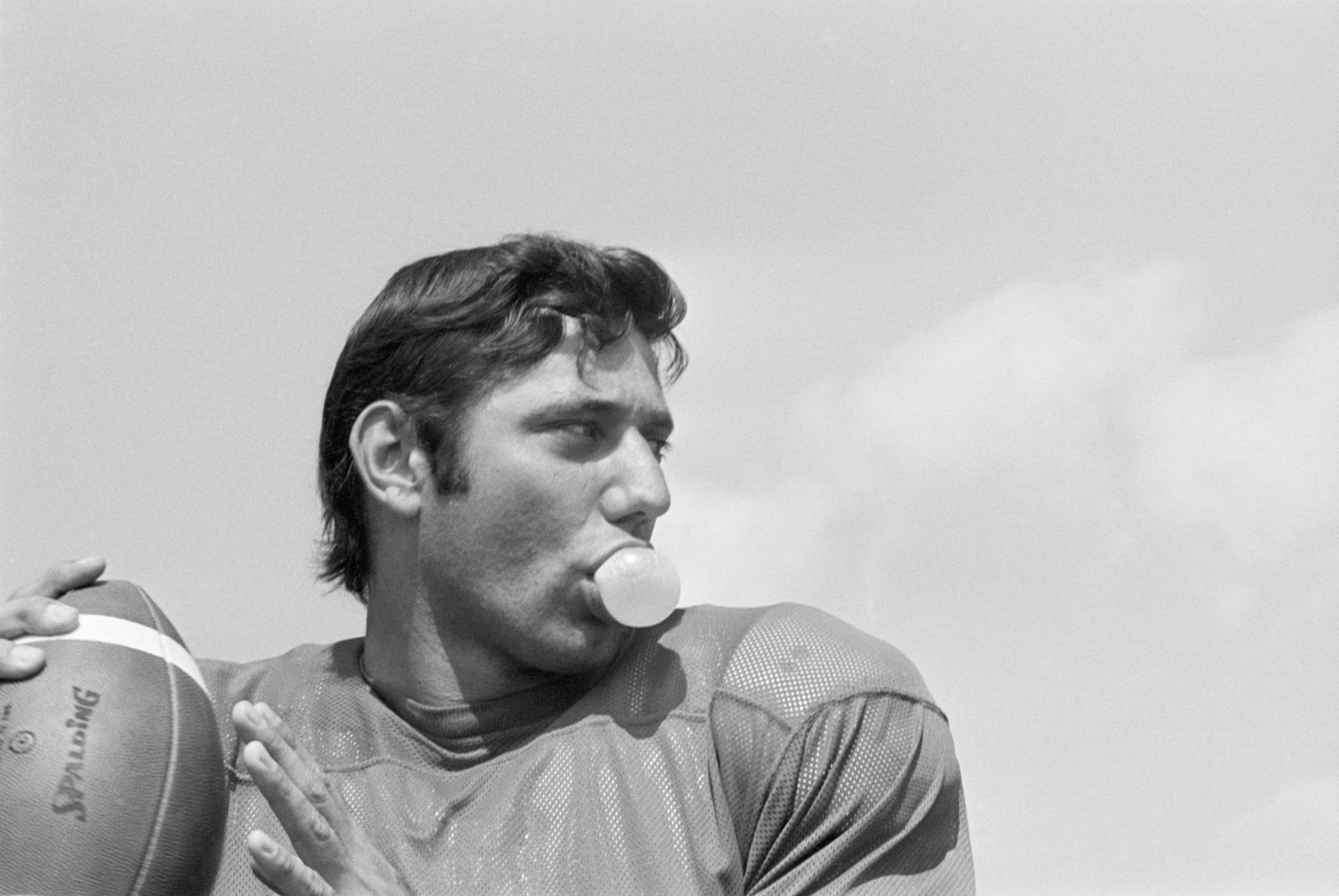 Portrait of the Chicago Bears' football player Harold 'Red' Grange News  Photo - Getty Images