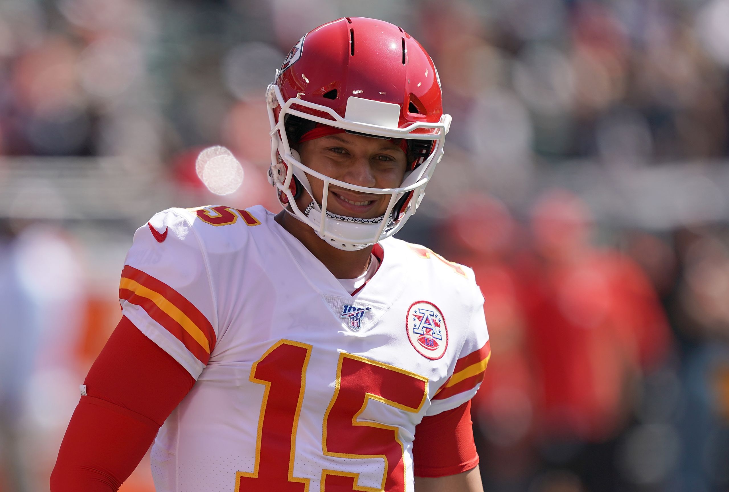 Oakland, California, USA. 02nd Dec, 2018. Kansas City Chiefs quarterback  Patrick Mahomes (15) searches for a receiver, during a NFL game between the  Kansas City Chiefs and the Oakland Raiders at the