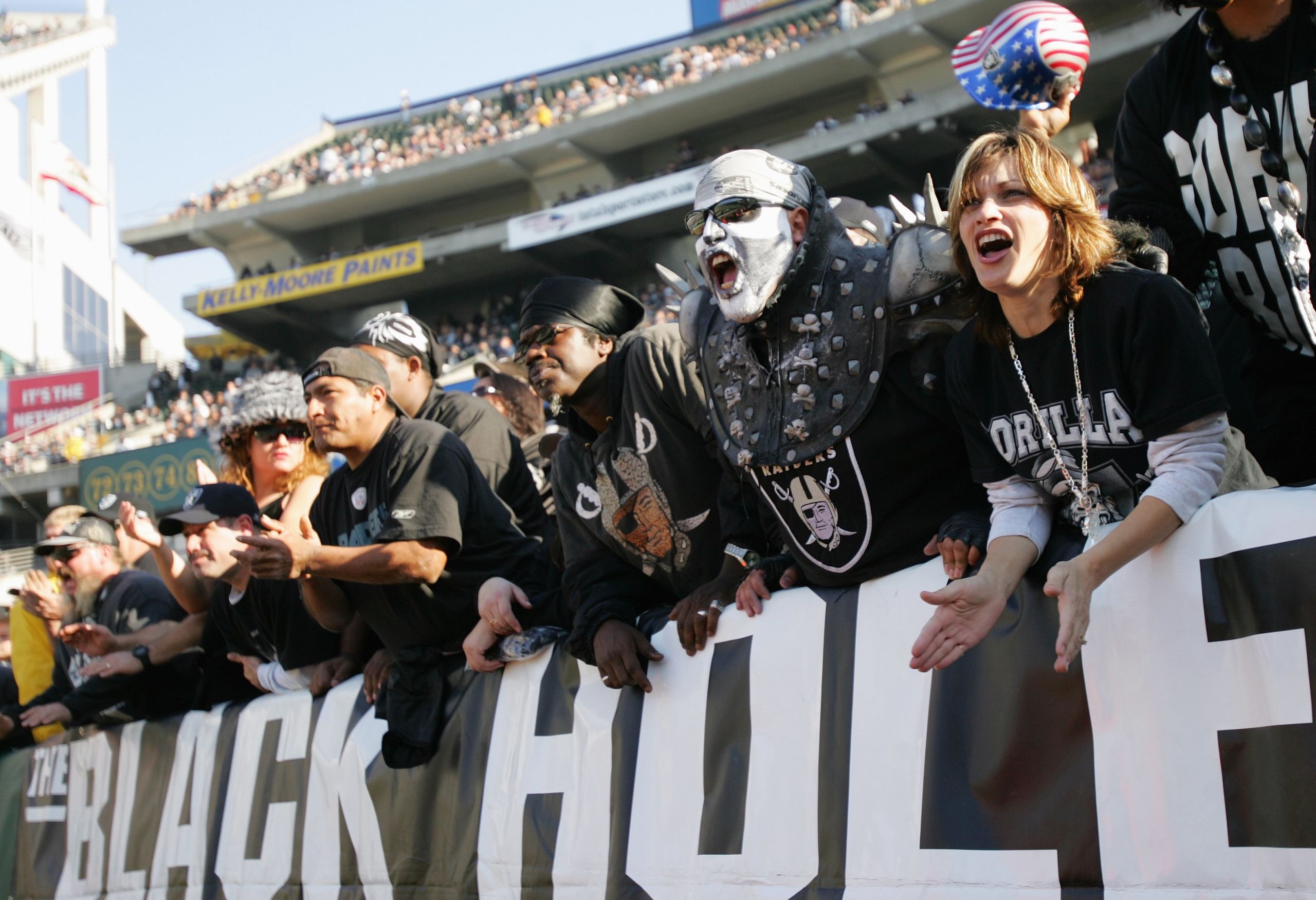 Raiders Open New Team Store In Las Vegas and Surprise Guest Comes Strolling  By - LVSportsBiz