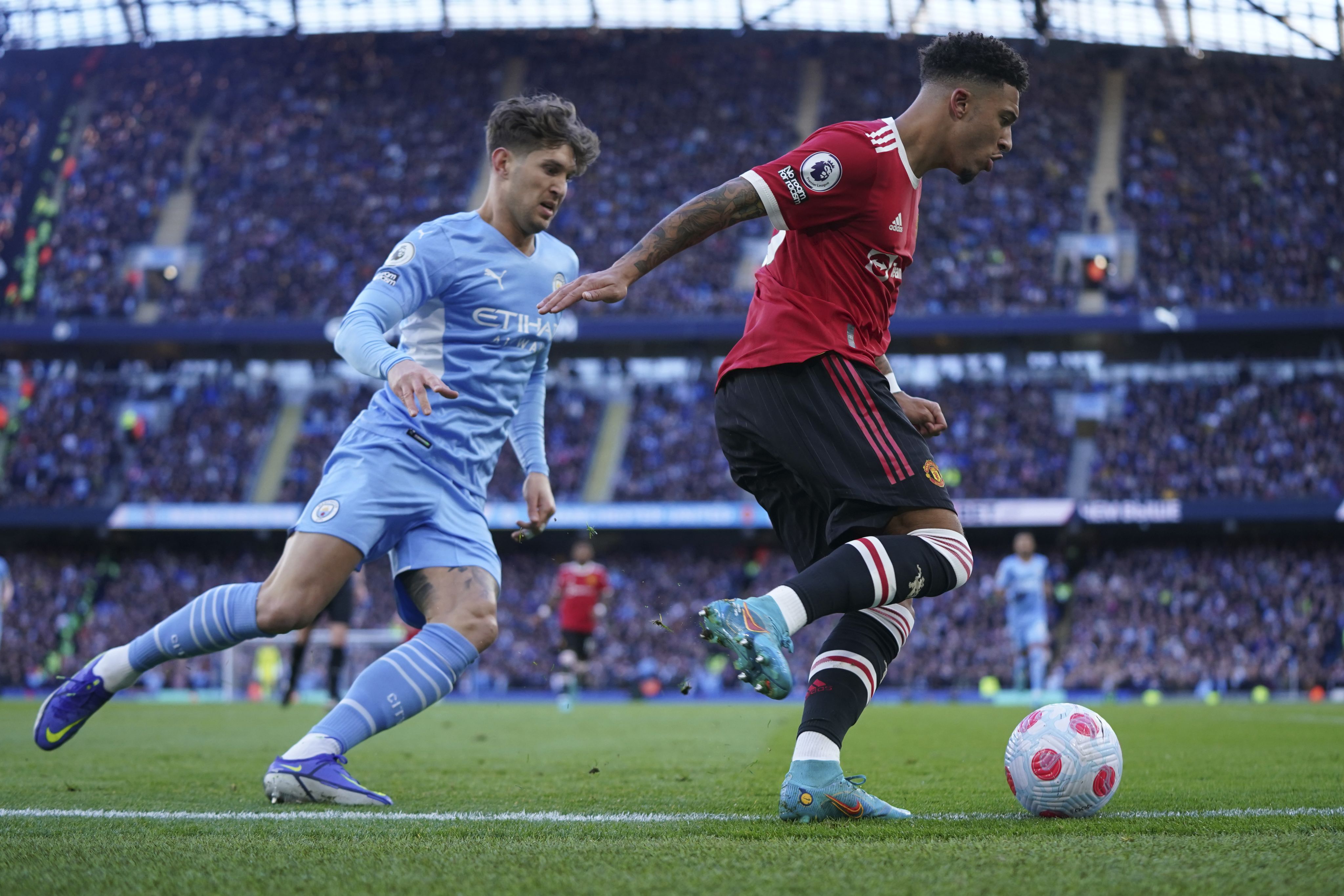 Footballer Fits on X: Manchester United's @Sanchooo10 rocks up to